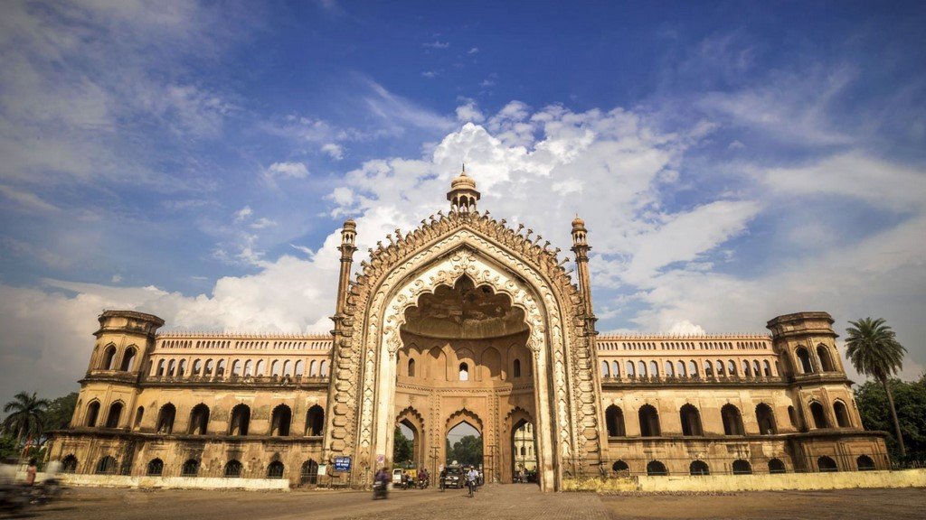 Delhi to Lucknow taxi service